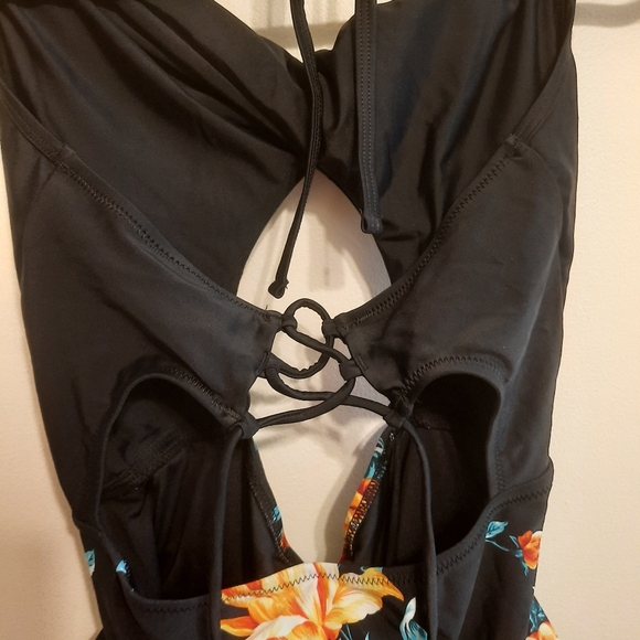 NWT Cupshe Black Floral Print Halter Tummy Control One Piece Swimsuit - Picture 12 of 13